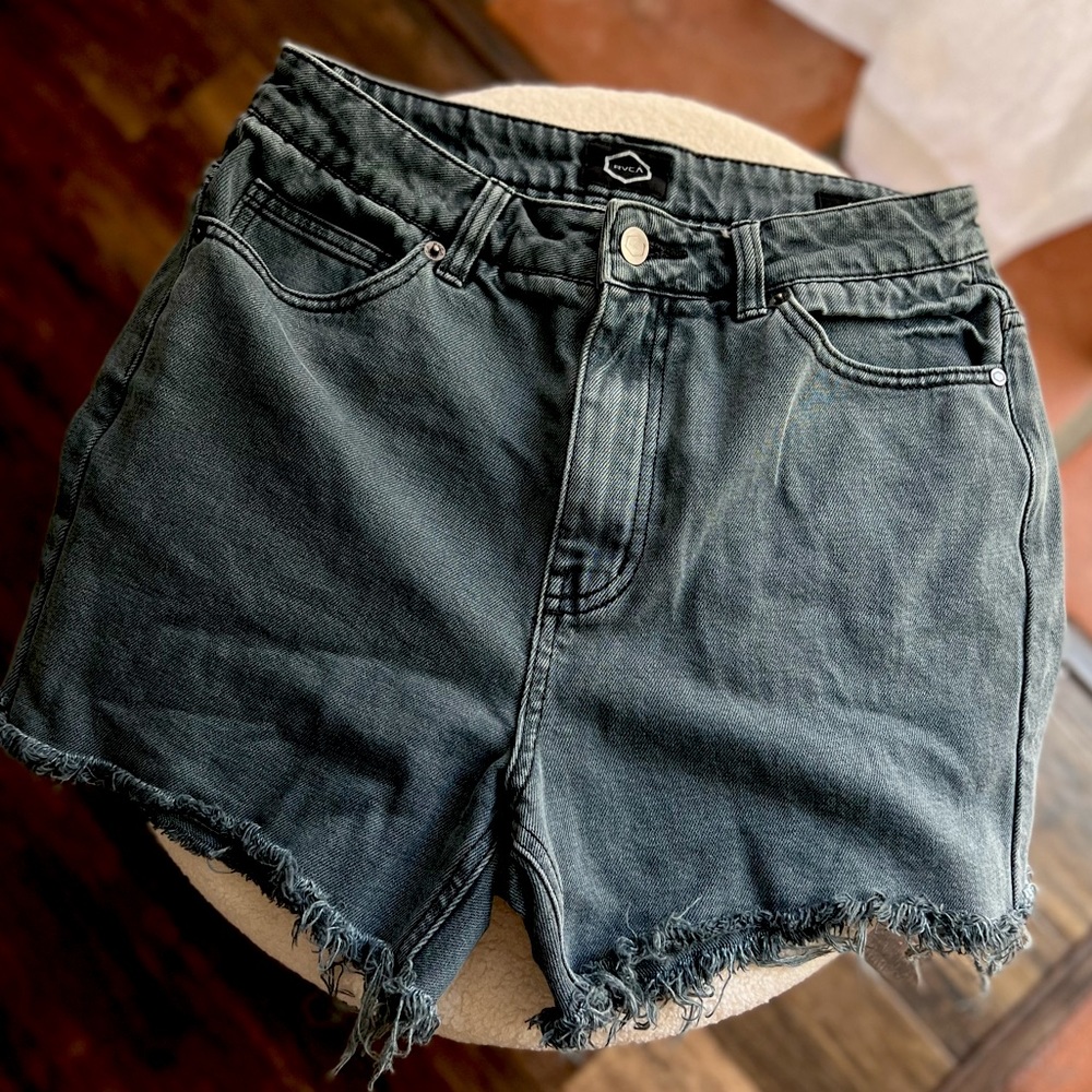 Volcom stone denim shorts size 28